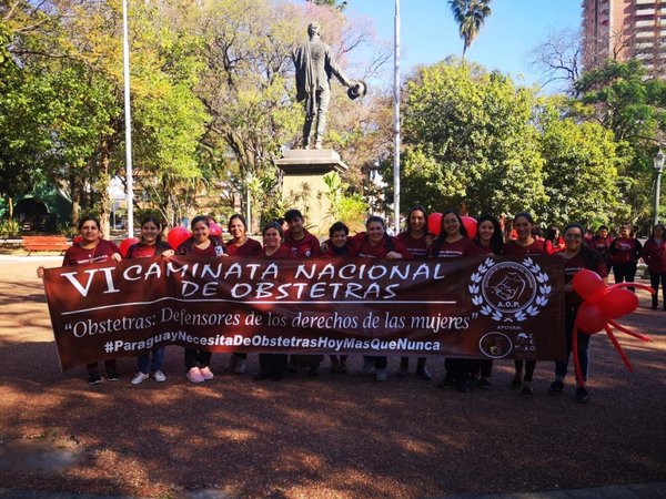 Obstetras caminaron para promover empoderamiento femenino