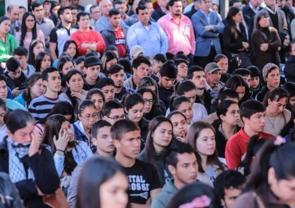 Entregan 1.000 becas a jóvenes de escasos recursos, en Misiones - ADN Paraguayo