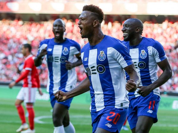 Porto se lleva el clásico en casa del Benfica
