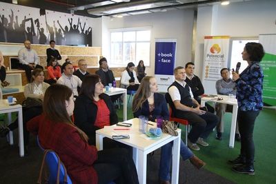 Milénials hablan de la inserción de nuevos líderes en empresas