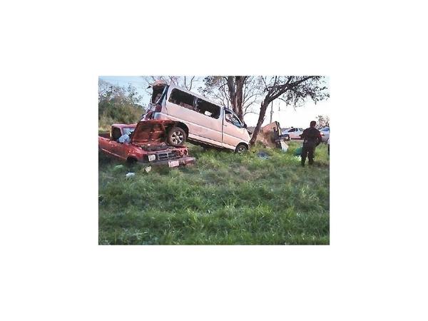 Un muerto y cuatro heridos en  accidente rutero, en Itapúa