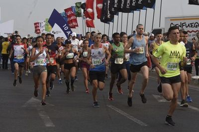 Orlando Elizeche y Clara Gómez ganan los 42K - Polideportivo - ABC Color