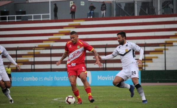 HOY / Un Carlos Neumann furioso marca hat trick en Perú