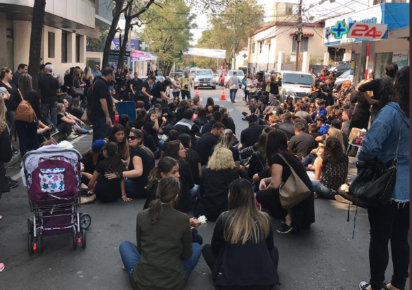 HOY / #JusticiaParaRenato: realizan sentata frente al Migone