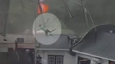 Viento lo hizo volar 6 metros | Noticias Paraguay