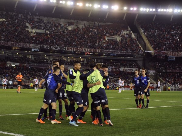 River juega mal y cae en la previa del partido ante Cerro