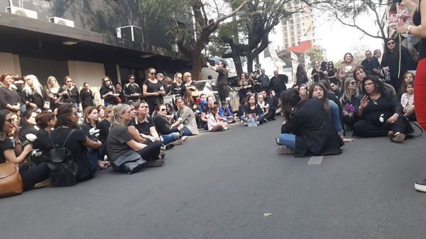 Exigieron frente al sanatorio Migone justicia para niño que falleció - Digital Misiones