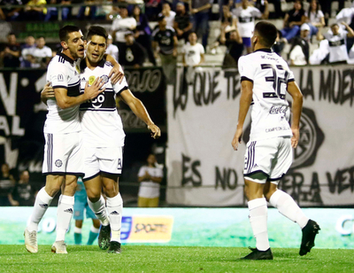 Goleando a Santaní, Olimpia vuelve a lo más alto
