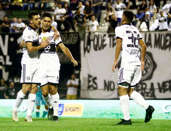 Goleando a Santaní, Olimpia vuelve a lo más alto
