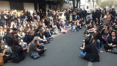 Protestaron con sentata por presunta negligencia
