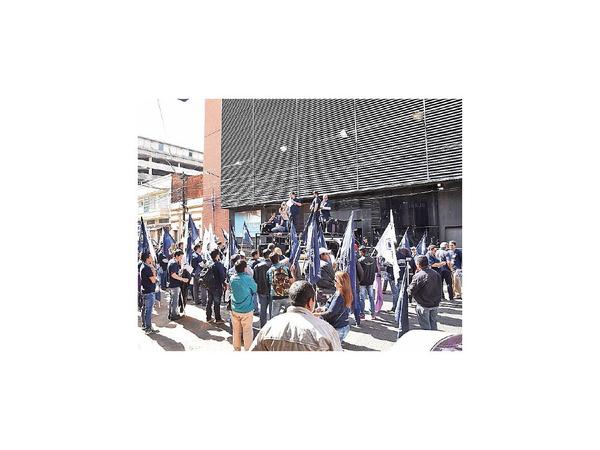 Docentes paran hoy por más presupuesto para el sector