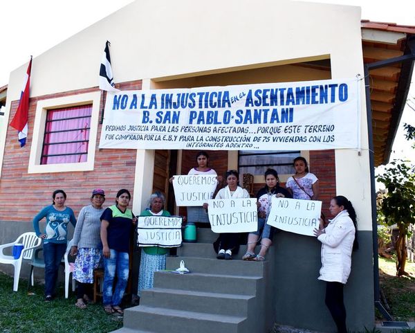 Denuncian arbitraria exclusión del MUVH de un proyecto de viviendas - Interior - ABC Color