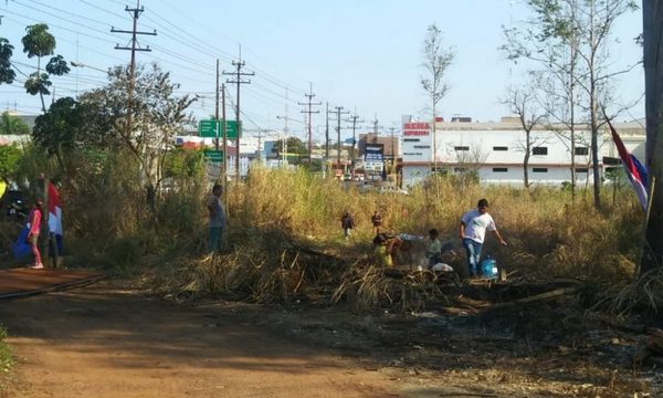 Supuestos «sin tierra» invaden propiedad en el Km 4 en CDE