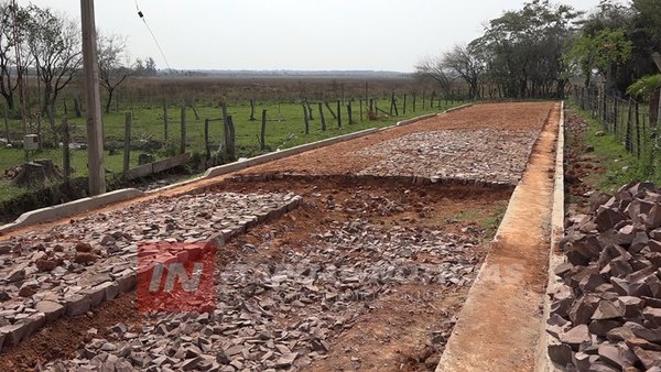AVANZAN OBRAS DE EMPEDRADO EN EL CASCO URBANO DE JOSÉ L. OVIEDO