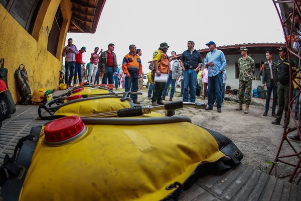 Abdo verifica trabajos de combate a incendios forestales en el Pantanal Paraguayo - ADN Paraguayo
