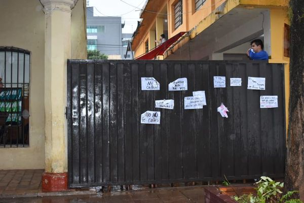 Alumnos toman colegio en Itauguá - Nacionales - ABC Color
