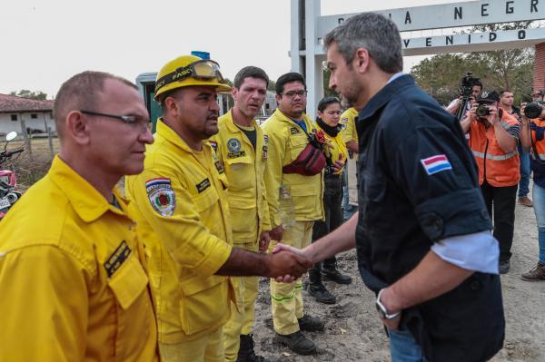 Presidente viaja a zona del Pantanal paraguayo y confirma que aceptó ayuda de la UE para sofocar incendios