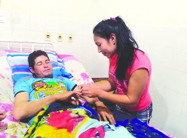 Mató y se casó un día después en el hospital