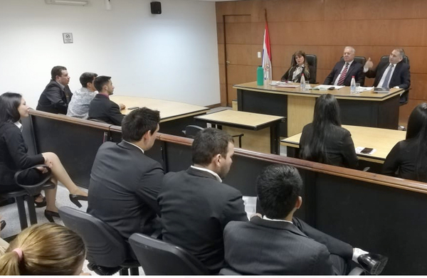 Estudiantes de Paraguarí dialogan con Tribunal de Sentencia