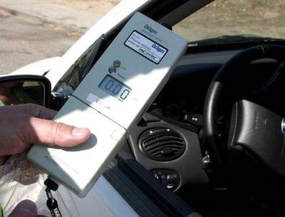 Condenan a abogado por negarse a la prueba del alcotest