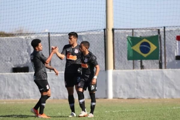 Sandoval marcó por duplicado - Fútbol - ABC Color