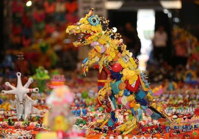 Un parque jurásico de juguetes desechados para concienciar contra el plástico - Ciencia - ABC Color