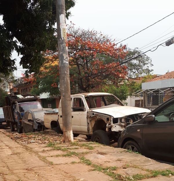 Chatarras abandonadas en la vía pública - Crónicas Ciudadanas - ABC Color