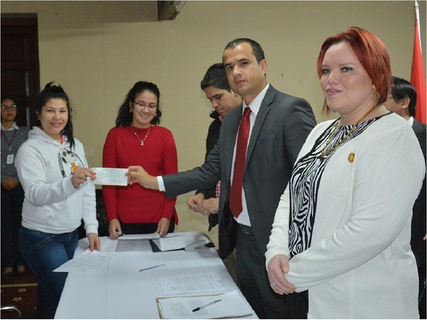 Presos de Tacumbú y Buen Pastor acceden a becas universitarias