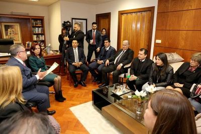 Ministra Peña recibió a Asociación de Jueces
