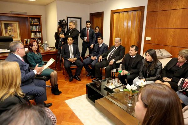Ministra Peña recibió a Asociación de Jueces
