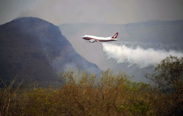 Bolivia lucha contra el fuego en frontera con Brasil y Paraguay