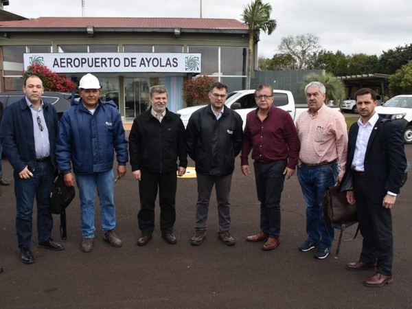 Autoridades paraguayos de la EBY llegan a Hidroeléctrica