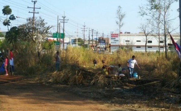 "Sin Tierras" encabezados por Mbururú invaden propiedad en el Km 4