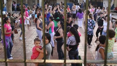 Entregan becas de estudio a 26 personas privadas de libertad