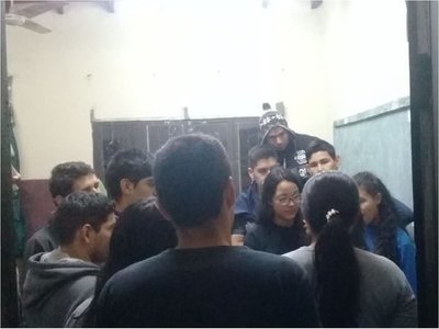 Alumnos toman por tiempo indefinido colegio Pedro P. Peña