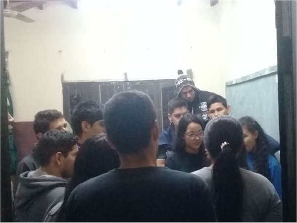 Alumnos toman por tiempo indefinido colegio Pedro P. Peña