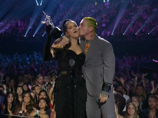 Rosalía y J Balvin se llevan el MTV VMA en la categoría Latino