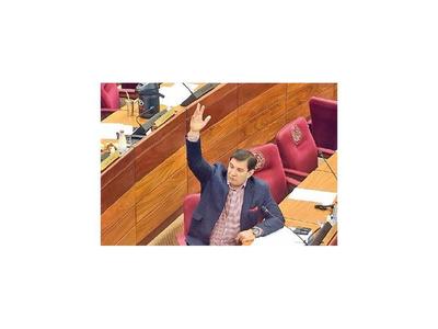 Beto ironiza sobre el mensaje “del compadre de la comadre”