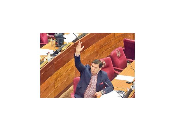 Beto ironiza sobre el mensaje “del compadre de la comadre”