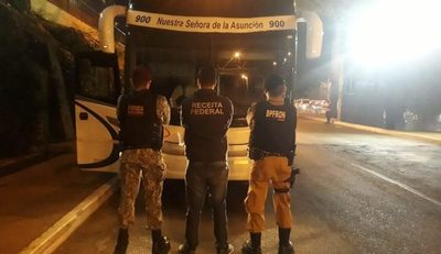 Cae bus que llevaba productos de contrabando en doble fondo