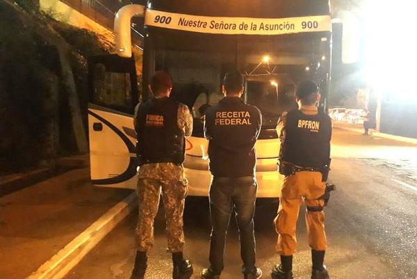 Incautan en Brasil ómnibus de NSA repleto con mercaderías de contrabando