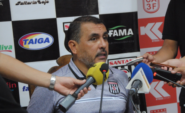 HOY / Santaní, urgido y sin técnico