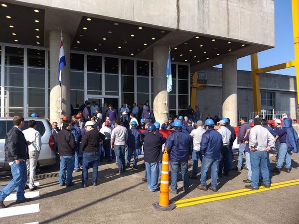 EBY: técnicos paraguayos, expectantes a firma de acuerdo tras conflicto de ayer - Nacionales - ABC Color