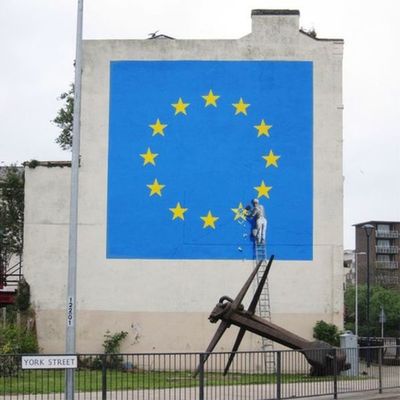 Desaparece el famoso mural de Banksy sobre el  “brexit”   - Artes Plásticas - ABC Color