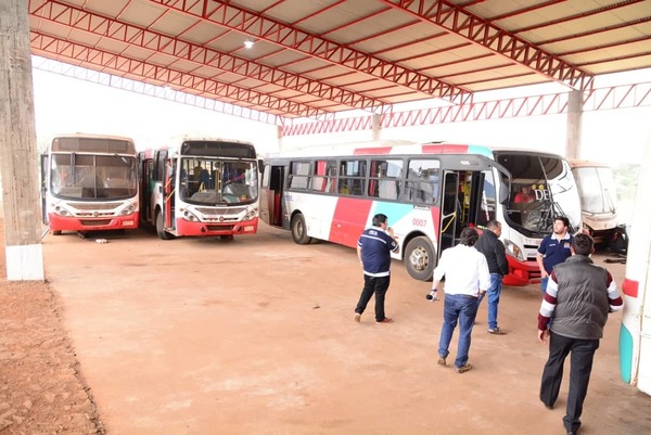 Municipalidad de Ciudad del Este realiza inspección vehicular a unidades de transporte