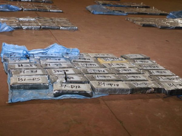 Caen casi 400 kilos de cocaína en pista clandestina y detienen a tres hombres