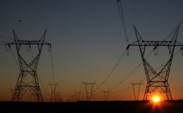 Un cuarto de siglo sin acceso a energía propia