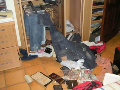 Le robaron sus ahorros que su mamá le mandaba de España