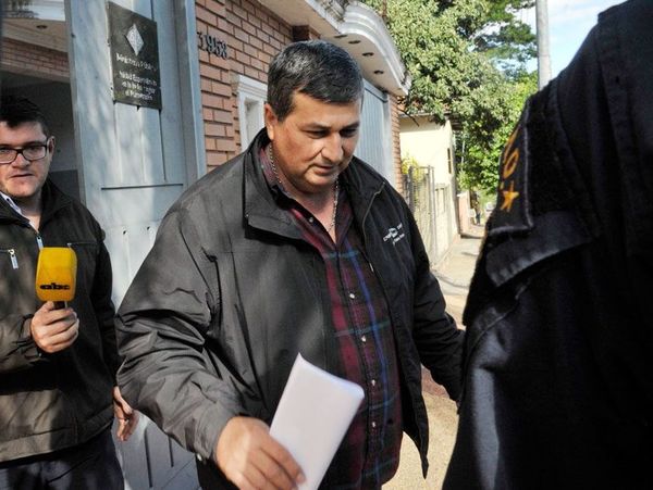 Comisario imputado por extorsión seguirá preso  - Nacionales - ABC Color