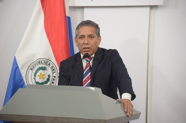 Asesor reconoce desaciertos en el equipo presidencial